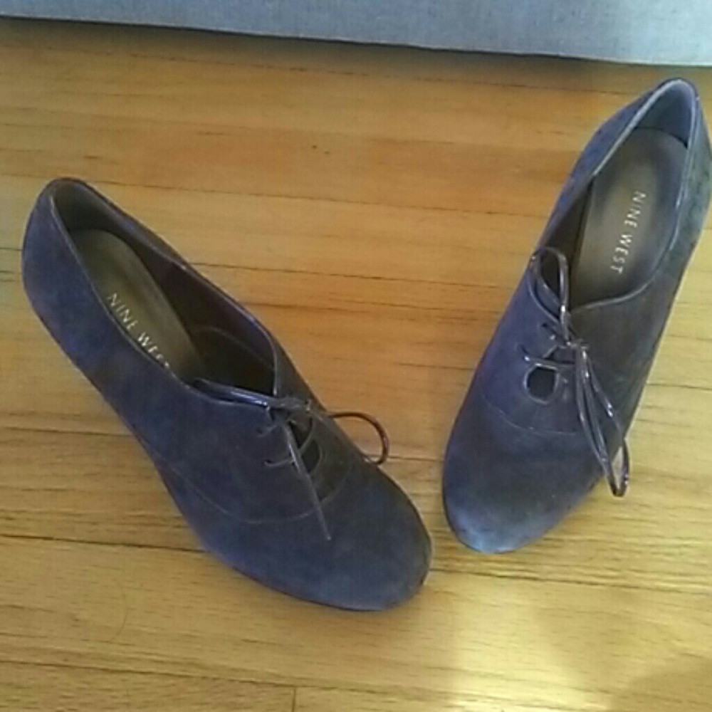 Nine West grey suede booties!